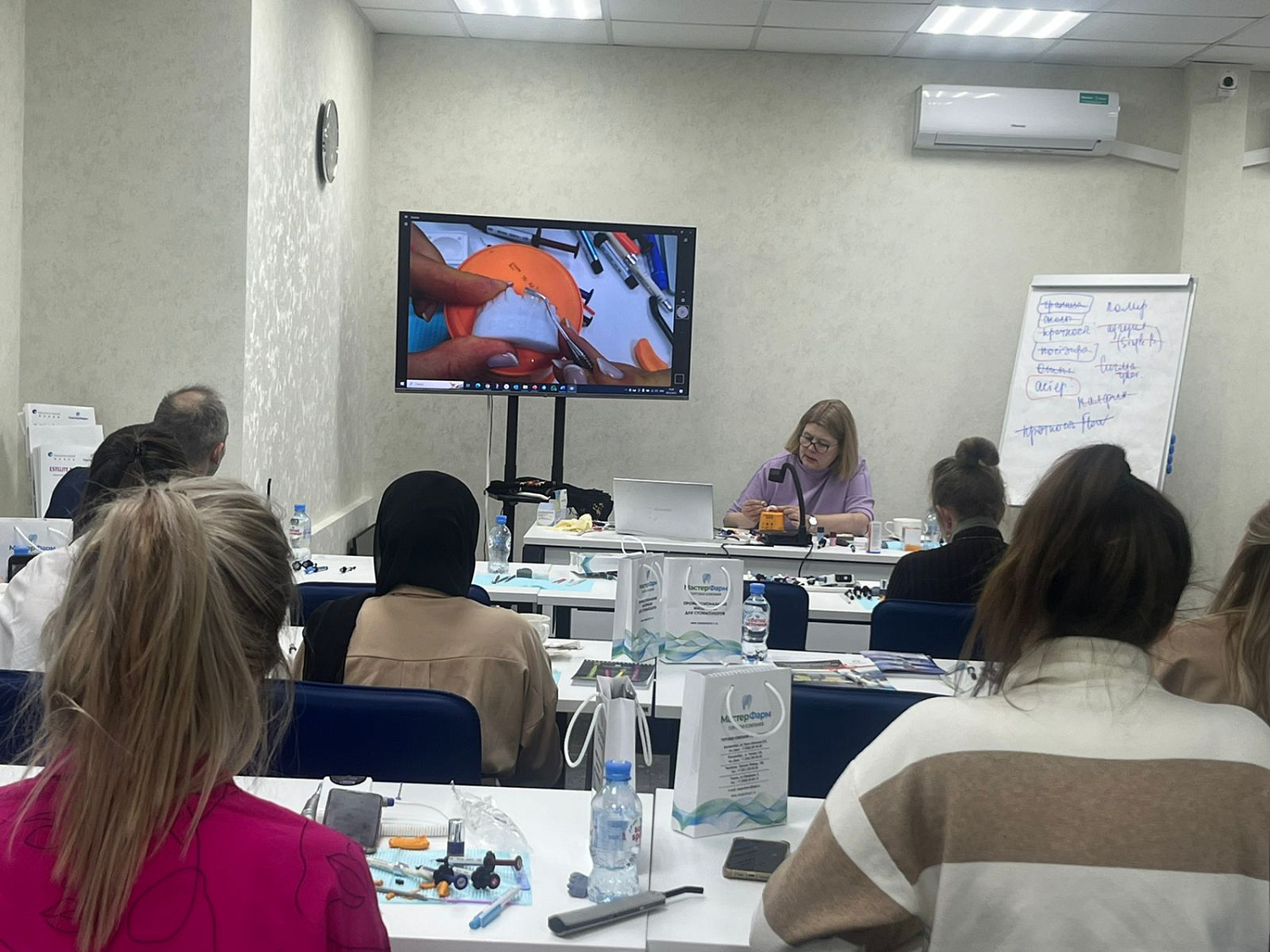 Фоотчет с Семинара-практикума "Тактика реставрации зубов с дисколоритами", который  прошел в г. Екатеринбург 9 Декабря 2023 г.